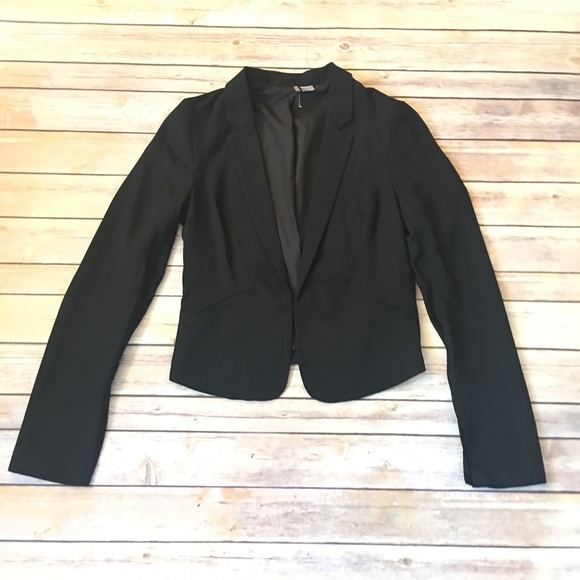 H&M Jackets & Blazers - Fitted black jacket/ Power blazer